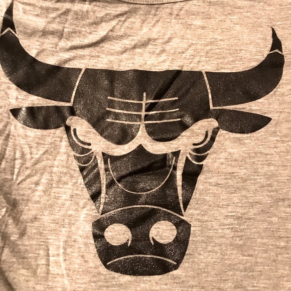 Chicago bulls woman’s short sleeve shirt - Picture 1 of 4